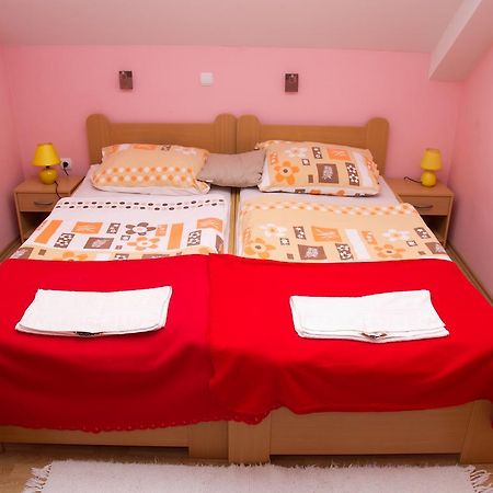 Guest House Pri Treh Lipah Πτούι Εξωτερικό φωτογραφία