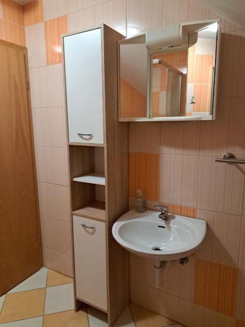 Guest House Pri Treh Lipah Πτούι Εξωτερικό φωτογραφία