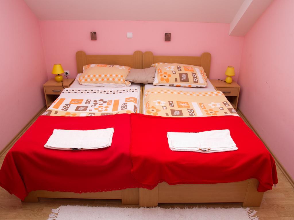 Guest House Pri Treh Lipah Πτούι Εξωτερικό φωτογραφία
