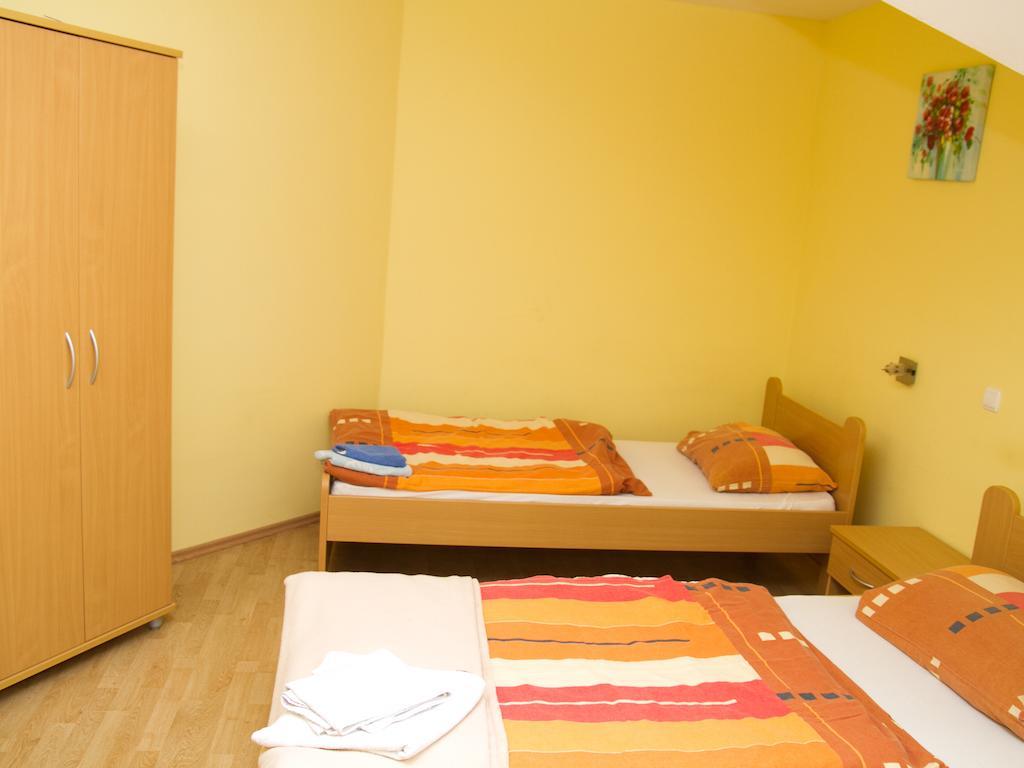 Guest House Pri Treh Lipah Πτούι Εξωτερικό φωτογραφία