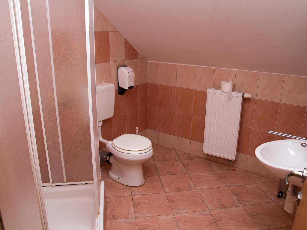 Guest House Pri Treh Lipah Πτούι Εξωτερικό φωτογραφία