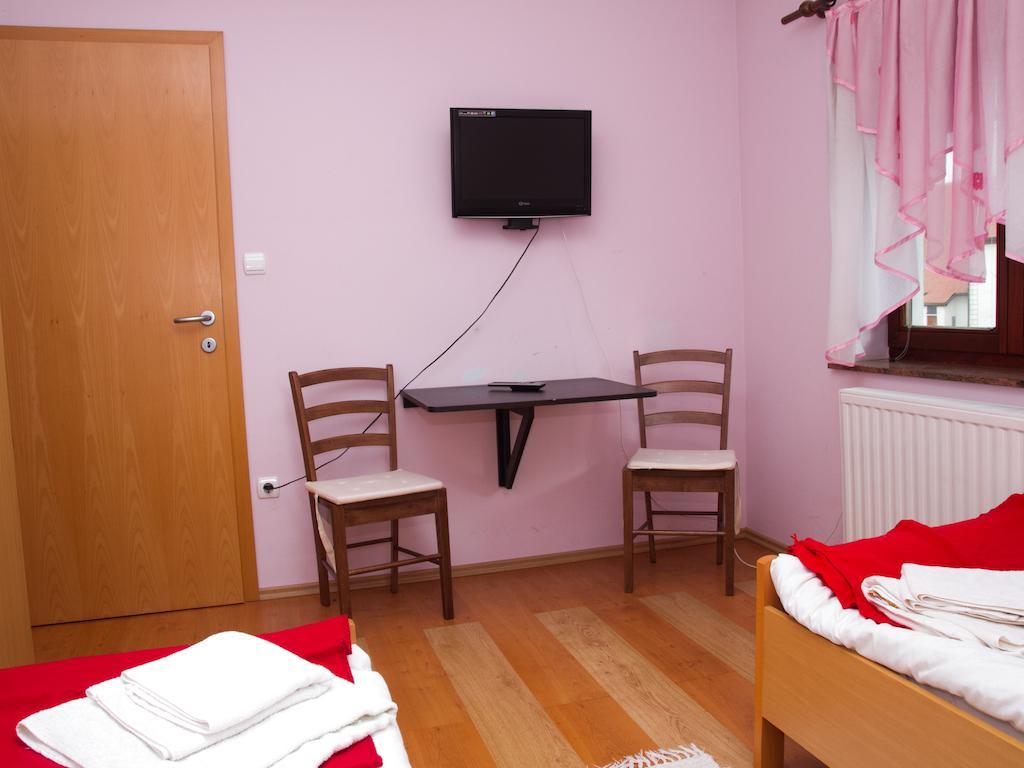 Guest House Pri Treh Lipah Πτούι Εξωτερικό φωτογραφία